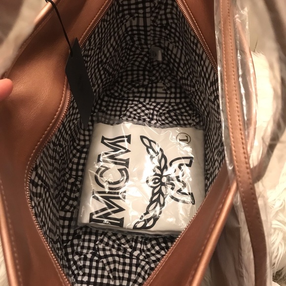 Authentic Mcm Medium Anya tote w/pouch NWT - Picture 5 of 6